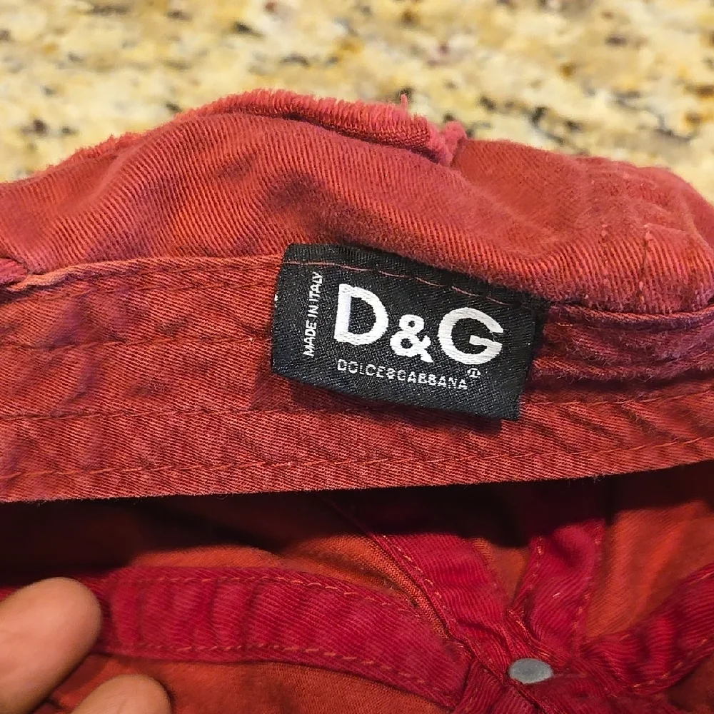 D&G Red Distressed Cap - Picture 2 of 4